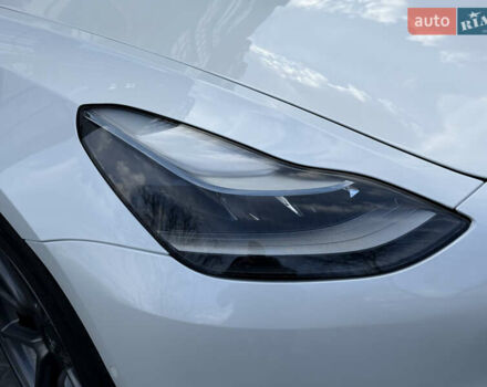 Белый Тесла Модель 3, объемом двигателя 0 л и пробегом 37 тыс. км за 19999 $, фото 77 на Automoto.ua