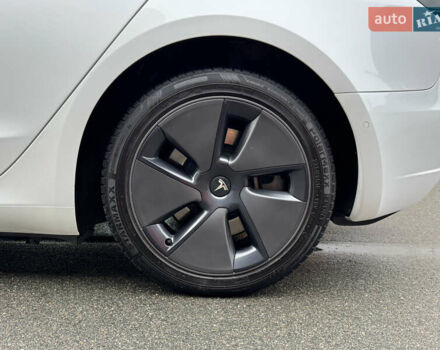 Белый Тесла Модель 3, объемом двигателя 0 л и пробегом 45 тыс. км за 29000 $, фото 34 на Automoto.ua