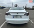 Білий Тесла Модель 3, об'ємом двигуна 0 л та пробігом 58 тис. км за 26999 $, фото 2 на Automoto.ua