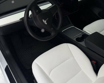 Білий Тесла Модель 3, об'ємом двигуна 0 л та пробігом 63 тис. км за 17900 $, фото 4 на Automoto.ua