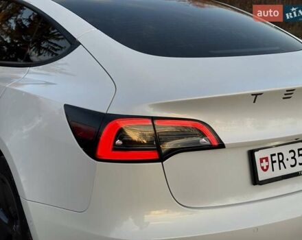 Білий Тесла Модель 3, об'ємом двигуна 0 л та пробігом 88 тис. км за 20950 $, фото 14 на Automoto.ua