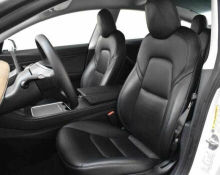 Белый Тесла Модель 3, объемом двигателя 0 л и пробегом 47 тыс. км за 7600 $, фото 6 на Automoto.ua