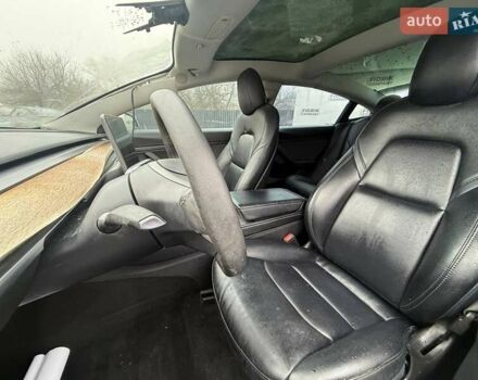 Белый Тесла Модель 3, объемом двигателя 0 л и пробегом 100 тыс. км за 12900 $, фото 5 на Automoto.ua