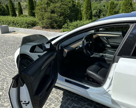 Белый Тесла Модель 3, объемом двигателя 0 л и пробегом 55 тыс. км за 18999 $, фото 16 на Automoto.ua