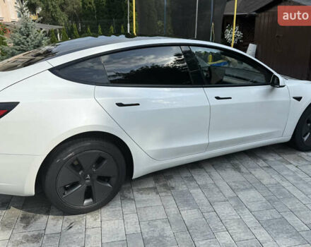 Білий Тесла Модель 3, об'ємом двигуна 0 л та пробігом 32 тис. км за 26900 $, фото 24 на Automoto.ua