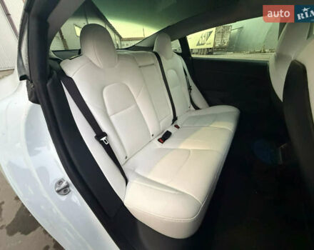 Белый Тесла Модель 3, объемом двигателя 0 л и пробегом 92 тыс. км за 21900 $, фото 35 на Automoto.ua