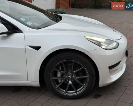 Білий Тесла Модель 3, об'ємом двигуна 0 л та пробігом 166 тис. км за 14900 $, фото 3 на Automoto.ua