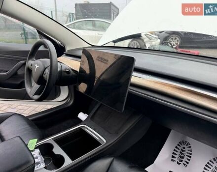 Белый Тесла Модель 3, объемом двигателя 0 л и пробегом 100 тыс. км за 12900 $, фото 15 на Automoto.ua