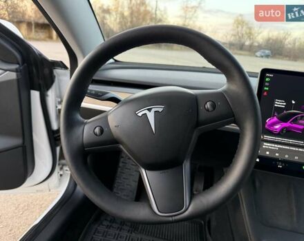 Білий Тесла Модель 3, об'ємом двигуна 0 л та пробігом 88 тис. км за 20950 $, фото 47 на Automoto.ua
