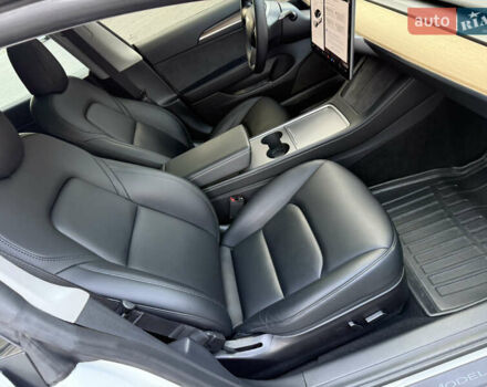 Белый Тесла Модель 3, объемом двигателя 0 л и пробегом 37 тыс. км за 19999 $, фото 131 на Automoto.ua