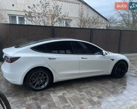 Белый Тесла Модель 3, объемом двигателя 0 л и пробегом 60 тыс. км за 19000 $, фото 8 на Automoto.ua