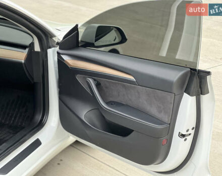 Білий Тесла Модель 3, об'ємом двигуна 0 л та пробігом 107 тис. км за 19999 $, фото 38 на Automoto.ua