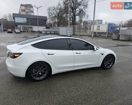 Белый Тесла Модель 3, объемом двигателя 0 л и пробегом 52 тыс. км за 18500 $, фото 2 на Automoto.ua