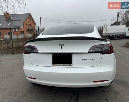 Белый Тесла Модель 3, объемом двигателя 0 л и пробегом 111 тыс. км за 16000 $, фото 1 на Automoto.ua