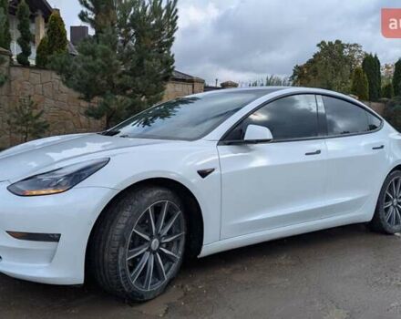 Белый Тесла Модель 3, объемом двигателя 0 л и пробегом 59 тыс. км за 22499 $, фото 2 на Automoto.ua