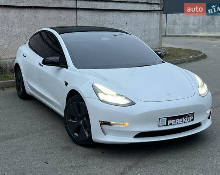 Белый Тесла Модель 3, объемом двигателя 0 л и пробегом 52 тыс. км за 21500 $, фото 2 на Automoto.ua