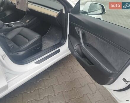 Білий Тесла Модель 3, об'ємом двигуна 0 л та пробігом 79 тис. км за 16200 $, фото 26 на Automoto.ua