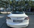 Білий Тесла Модель 3, об'ємом двигуна 0 л та пробігом 64 тис. км за 15800 $, фото 4 на Automoto.ua