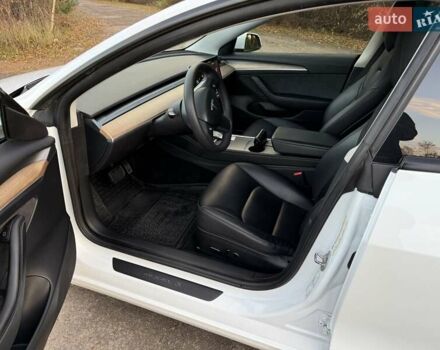 Білий Тесла Модель 3, об'ємом двигуна 0 л та пробігом 88 тис. км за 20950 $, фото 42 на Automoto.ua