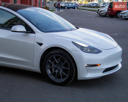 Белый Тесла Модель 3, объемом двигателя 0 л и пробегом 53 тыс. км за 23000 $, фото 5 на Automoto.ua