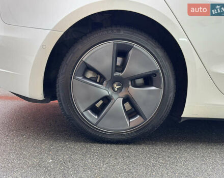 Белый Тесла Модель 3, объемом двигателя 0 л и пробегом 45 тыс. км за 29000 $, фото 33 на Automoto.ua