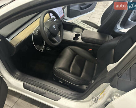 Білий Тесла Модель 3, об'ємом двигуна 0 л та пробігом 143 тис. км за 17500 $, фото 7 на Automoto.ua