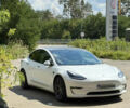 Білий Тесла Модель 3, об'ємом двигуна 0 л та пробігом 65 тис. км за 33000 $, фото 3 на Automoto.ua