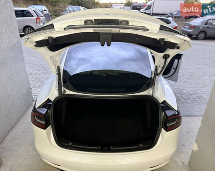 Белый Тесла Модель 3, объемом двигателя 0 л и пробегом 59 тыс. км за 22800 $, фото 6 на Automoto.ua