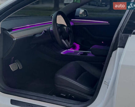 Білий Тесла Модель 3, об'ємом двигуна 0 л та пробігом 93 тис. км за 23000 $, фото 12 на Automoto.ua