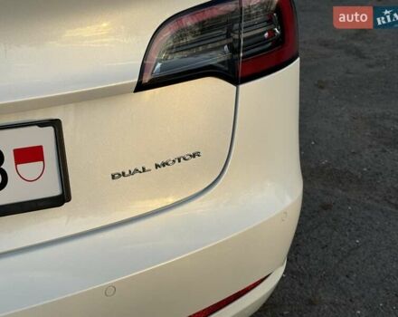 Білий Тесла Модель 3, об'ємом двигуна 0 л та пробігом 88 тис. км за 20950 $, фото 12 на Automoto.ua