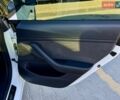 Білий Тесла Модель 3, об'ємом двигуна 0 л та пробігом 82 тис. км за 20500 $, фото 44 на Automoto.ua