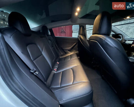 Белый Тесла Модель 3, объемом двигателя 0 л и пробегом 52 тыс. км за 21500 $, фото 28 на Automoto.ua