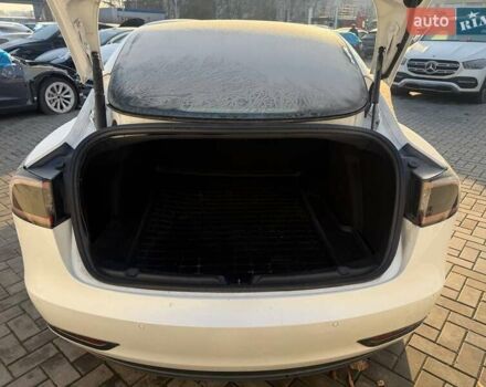 Білий Тесла Модель 3, об'ємом двигуна 0 л та пробігом 200 тис. км за 13300 $, фото 6 на Automoto.ua