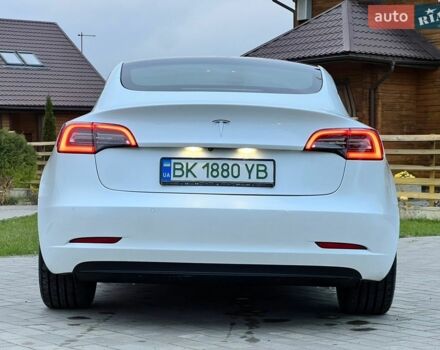 Білий Тесла Модель 3, об'ємом двигуна 0 л та пробігом 113 тис. км за 16200 $, фото 12 на Automoto.ua