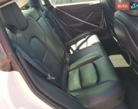 Білий Тесла Модель 3, об'ємом двигуна 0 л та пробігом 73 тис. км за 16700 $, фото 8 на Automoto.ua