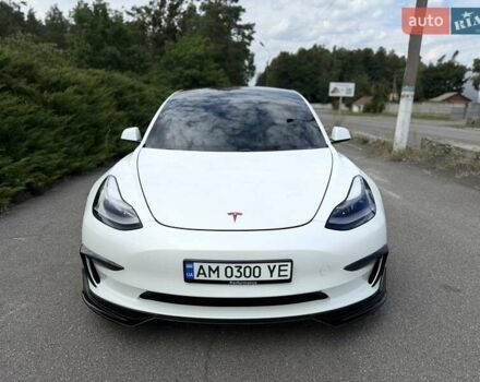 Тесла Модель 3 2021 у Малине на Automoto.ua Білий Тесла Модель 3, об'ємом двигуна 0 л та пробігом 75 тис. км за 24000 $, фото 3 на Automoto.ua