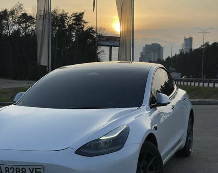 Тесла Модель 3 2021 в Киеве на Automoto.ua Белый Тесла Модель 3, объемом двигателя 0 л и пробегом 54 тыс. км за 21800 $, фото 4 на Automoto.ua