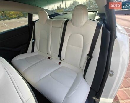 Тесла Модель 3 2021 у Одесі на Automoto.ua Білий Тесла Модель 3, об'ємом двигуна 0 л та пробігом 56 тис. км за 18989 $, фото 2 на Automoto.ua