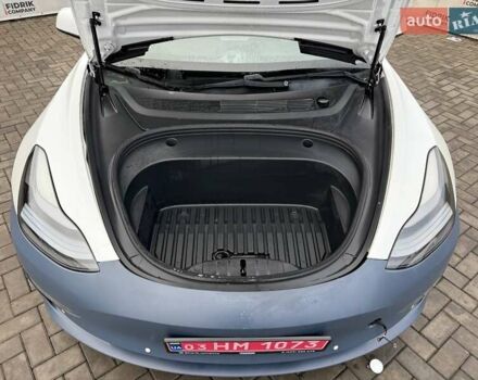 Белый Тесла Модель 3, объемом двигателя 0 л и пробегом 100 тыс. км за 12900 $, фото 13 на Automoto.ua