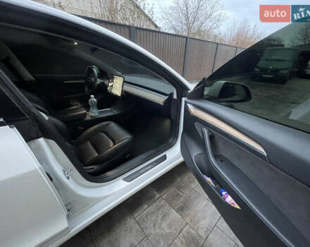 Белый Тесла Модель 3, объемом двигателя 0 л и пробегом 60 тыс. км за 19000 $, фото 12 на Automoto.ua