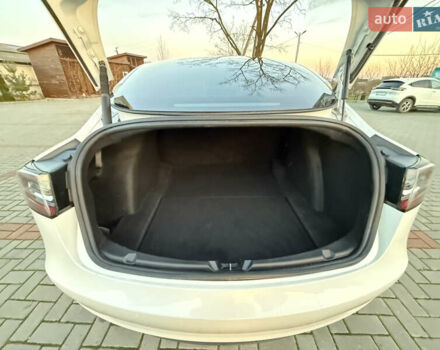 Білий Тесла Модель 3, об'ємом двигуна 0 л та пробігом 76 тис. км за 21500 $, фото 17 на Automoto.ua