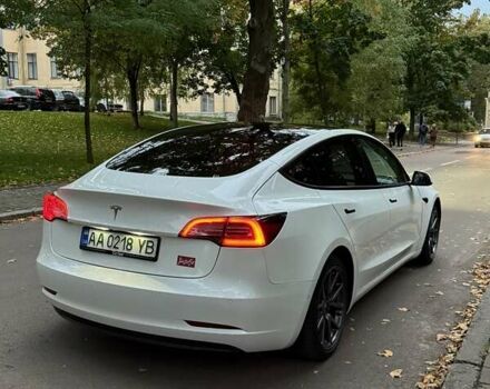 Тесла Модель 3 2021 у Києві на Automoto.ua Білий Тесла Модель 3, об'ємом двигуна 0 л та пробігом 105 тис. км за 19500 $, фото 3 на Automoto.ua