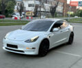 Білий Тесла Модель 3, об'ємом двигуна 0 л та пробігом 93 тис. км за 23000 $, фото 2 на Automoto.ua