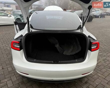 Белый Тесла Модель 3, объемом двигателя 0 л и пробегом 100 тыс. км за 12900 $, фото 16 на Automoto.ua