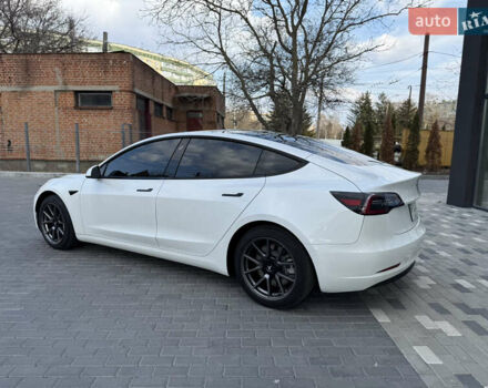 Белый Тесла Модель 3, объемом двигателя 0 л и пробегом 37 тыс. км за 19999 $, фото 28 на Automoto.ua
