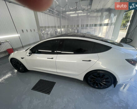 Белый Тесла Модель 3, объемом двигателя 0 л и пробегом 19 тыс. км за 39900 $, фото 2 на Automoto.ua