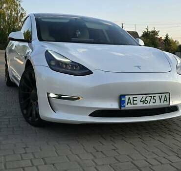 Білий Тесла Модель 3, об'ємом двигуна 0 л та пробігом 80 тис. км за 25500 $, фото 1 на Automoto.ua