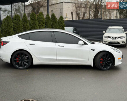 Білий Тесла Модель 3, об'ємом двигуна 0 л та пробігом 63 тис. км за 19500 $, фото 4 на Automoto.ua