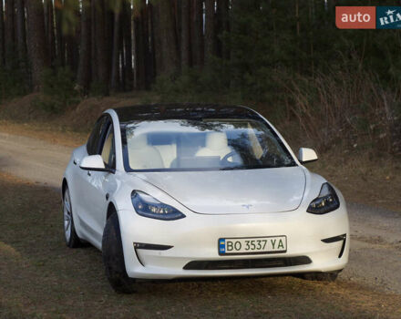 Білий Тесла Модель 3, об'ємом двигуна 0 л та пробігом 64 тис. км за 21500 $, фото 4 на Automoto.ua