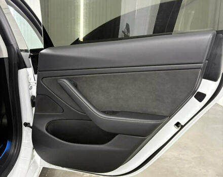 Білий Тесла Модель 3, об'ємом двигуна 0 л та пробігом 113 тис. км за 20200 $, фото 79 на Automoto.ua